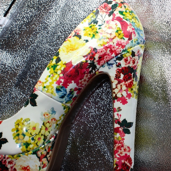 Nine West Floral Platform Heels - Picture 4 of 8